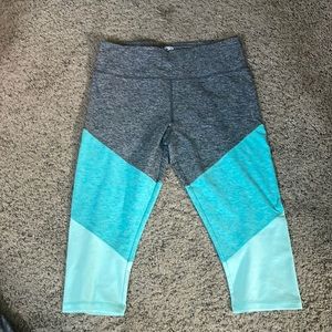 Athletic capri Fitted workout pants